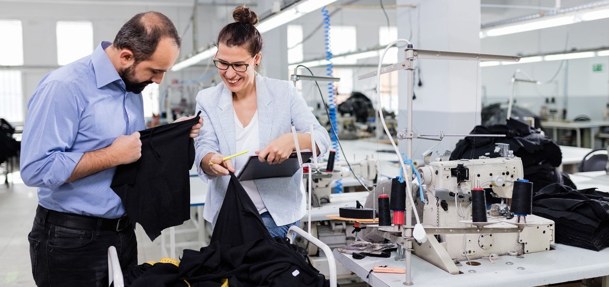 Schmetz_Industrie_QS_Produktion_Fabrik_shutterstock_1290537184
